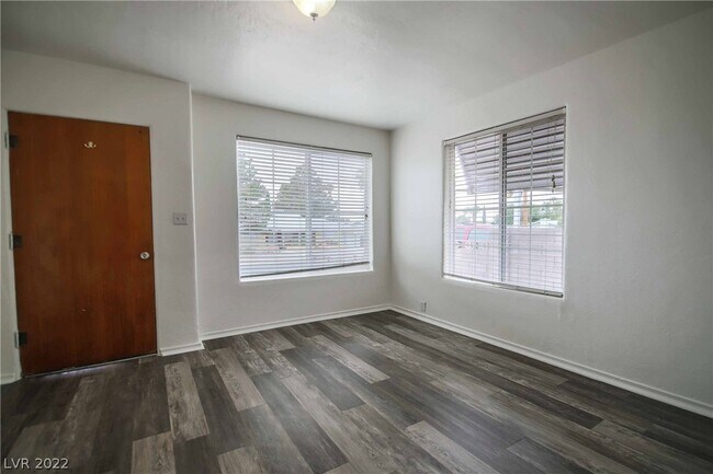 Building Photo - 640 6th St
