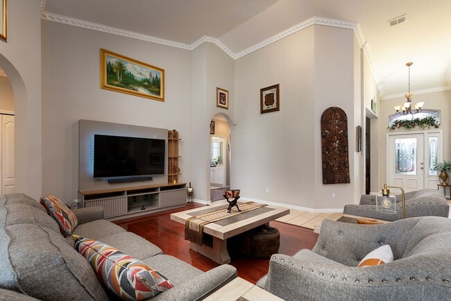Building Photo - One story beauty in Errol Estates and Loca...
