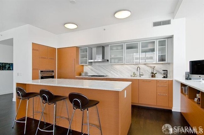 Building Photo - 301 Mission St