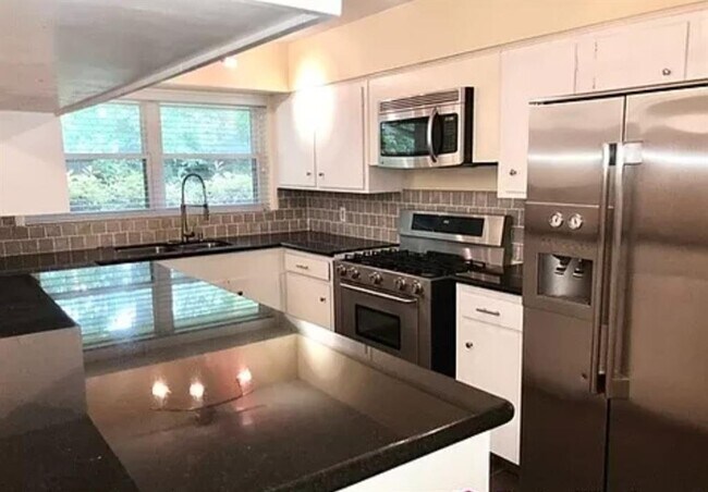 Foto del edificio - 6418 Woodbrook Ln
