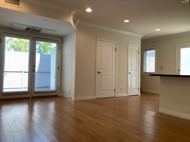 Building Photo - 419 Ocean Park Blvd