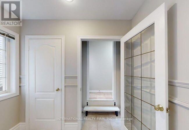 Building Photo - 6 English St