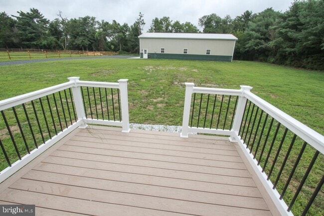 Foto del edificio - 8 Conover Ln