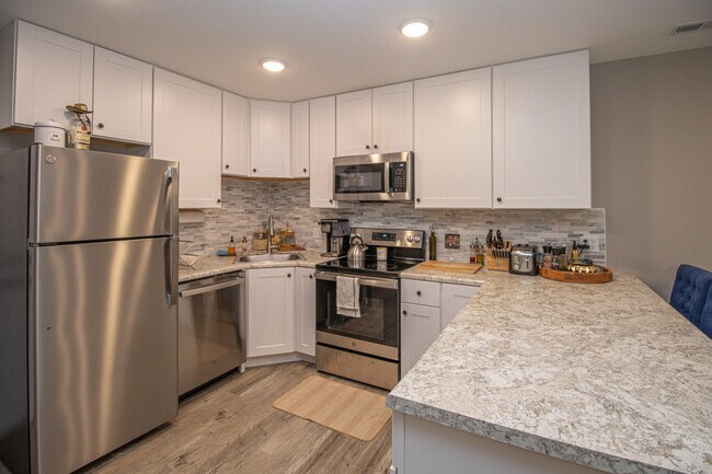 Building Photo - 301 Sanford Ave