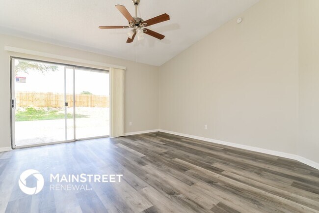 Foto del edificio - 11849 Caruso Dr