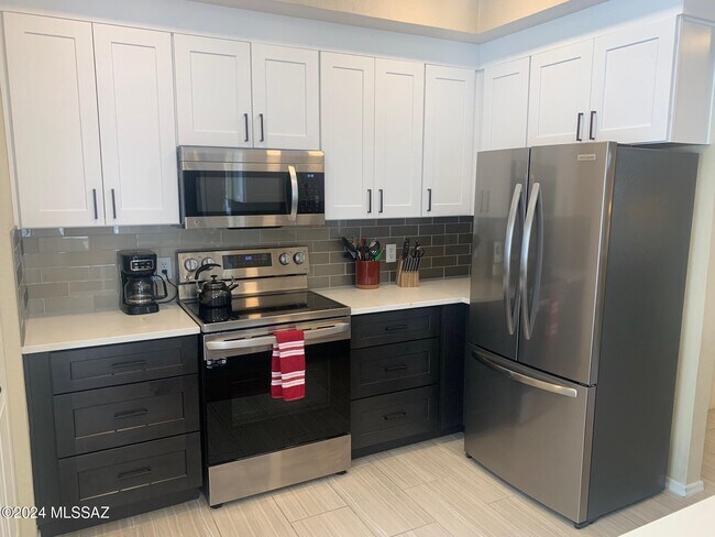 Foto del edificio - 1500 E Pusch Wilderness Dr