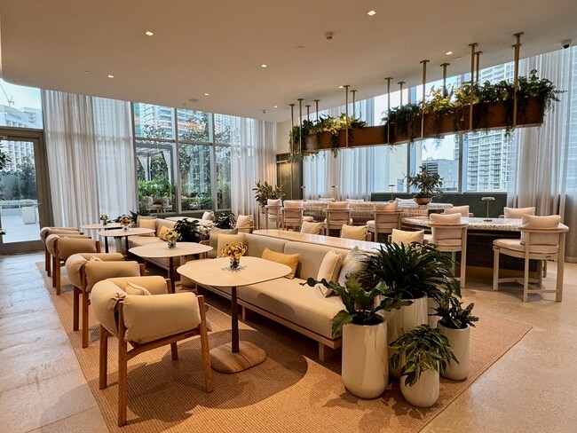 Foto del edificio - 77 SE 5th St