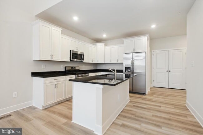 Building Photo - 540 Waters Landing Dr