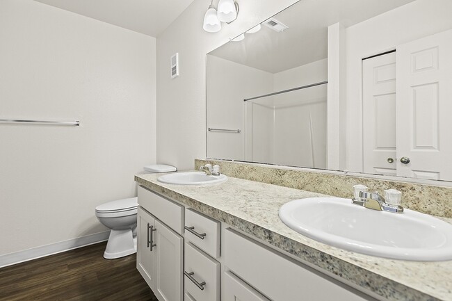 Building Photo - Tanglewood Apartments