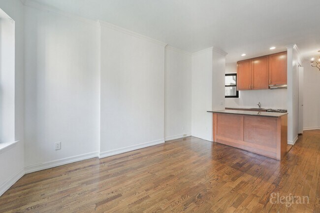 Building Photo - 160 E 91st St