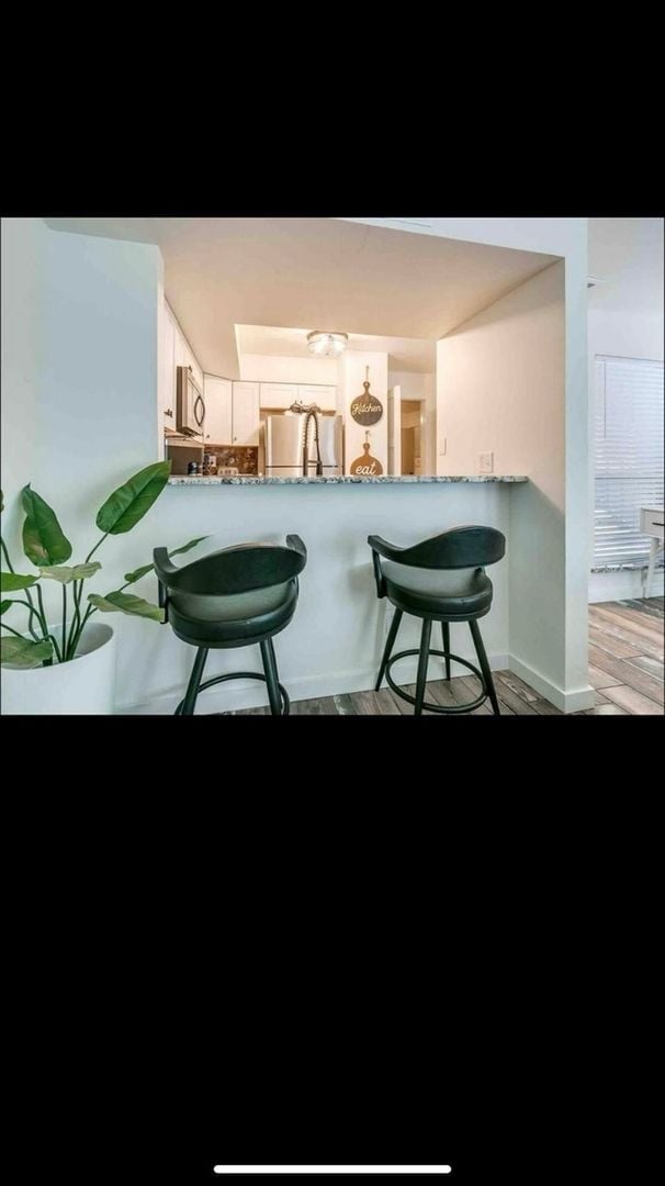 Foto del edificio - 11540 N May Ave