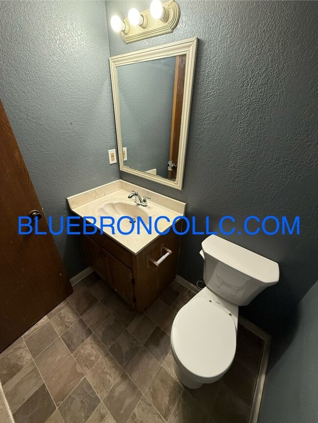 Building Photo - Great deal for an great property, Fresh pa...