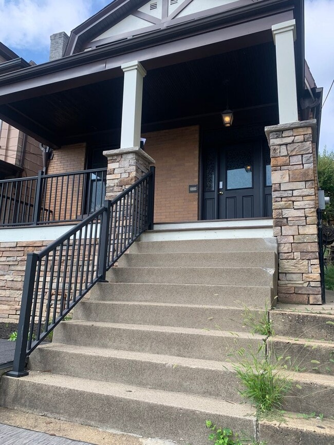 Building Photo - Home in Mount Washington!