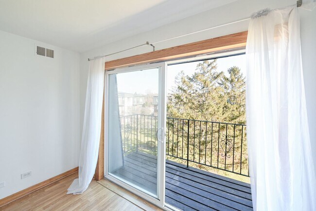 Foto del edificio - 9457 Bay Colony Dr