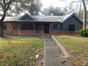 Building Photo - 1207 Live Oak Dr