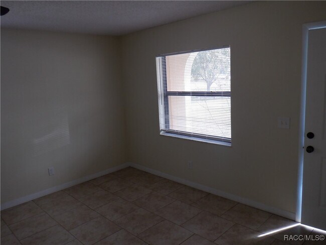 Foto del edificio - 1700 Tuttle St