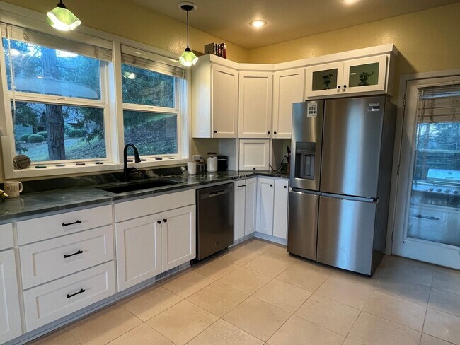 Building Photo - Charming 3BR House in Ashland