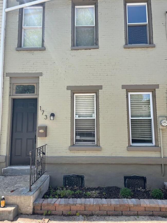 Building Photo - Updated Home - Pottstown - OPEN HOUSE THIS...
