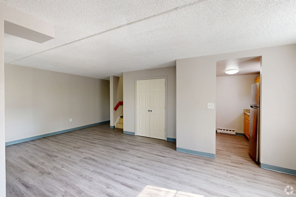 Photo - Parmelee Court Apartments
