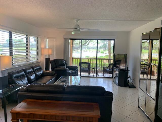 Foto del edificio - 334 Brackenwood Cir
