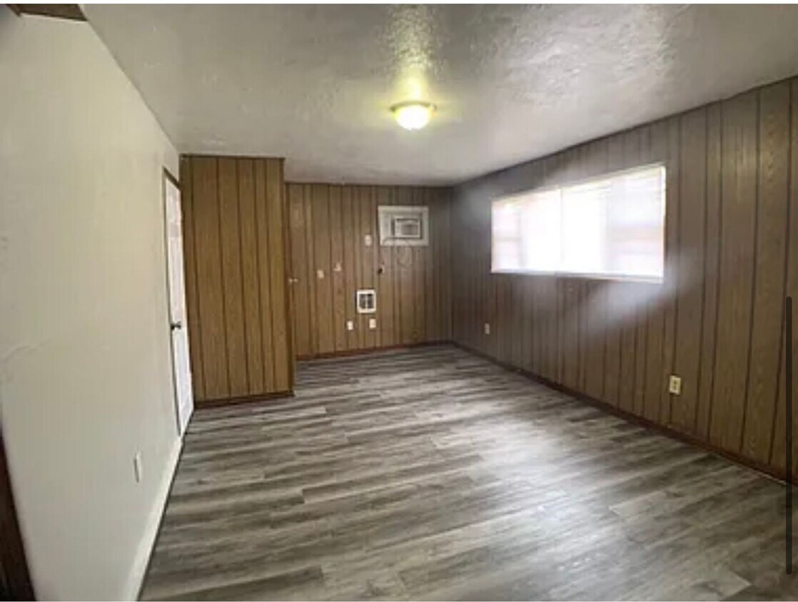Foto del edificio - 4 bed 2 bath OKC