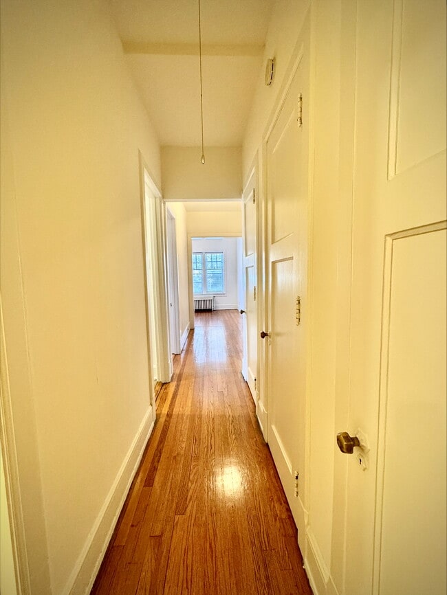 Building Photo - Shoreham Apartments