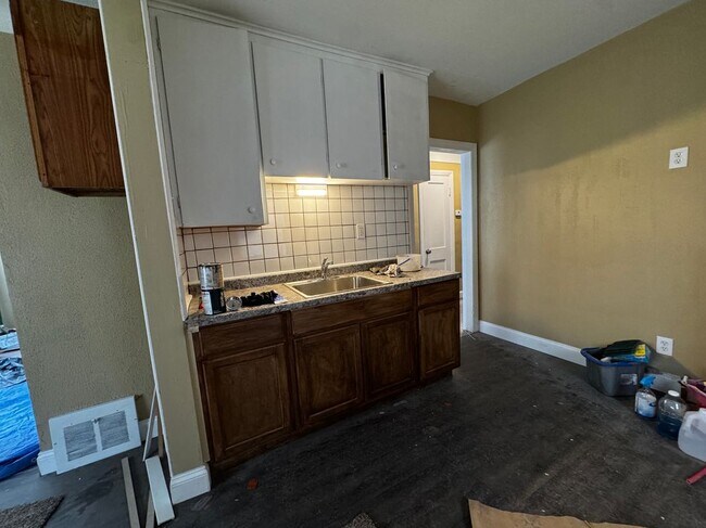 Building Photo - 11092 Engleside St