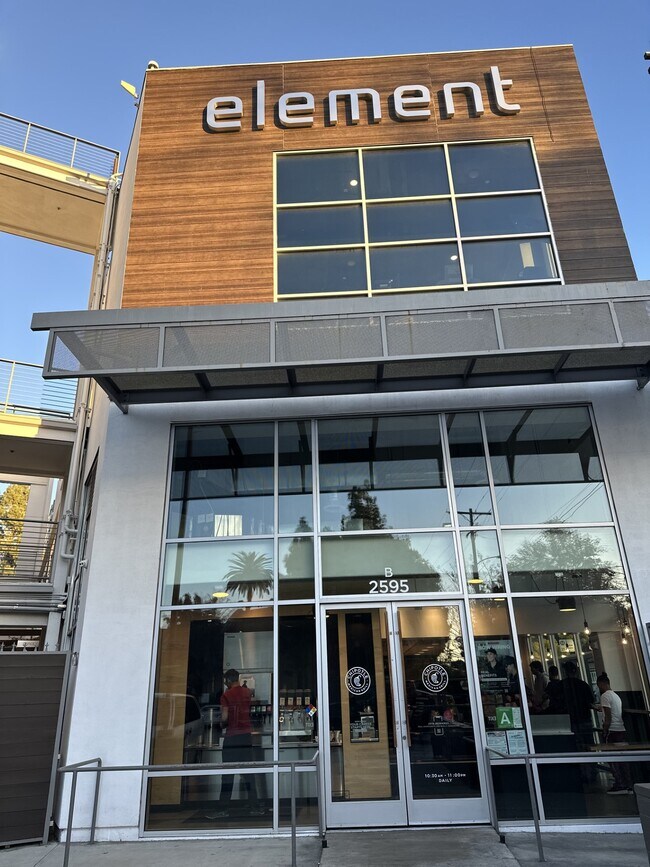 Foto del edificio - 2627 S Hoover St