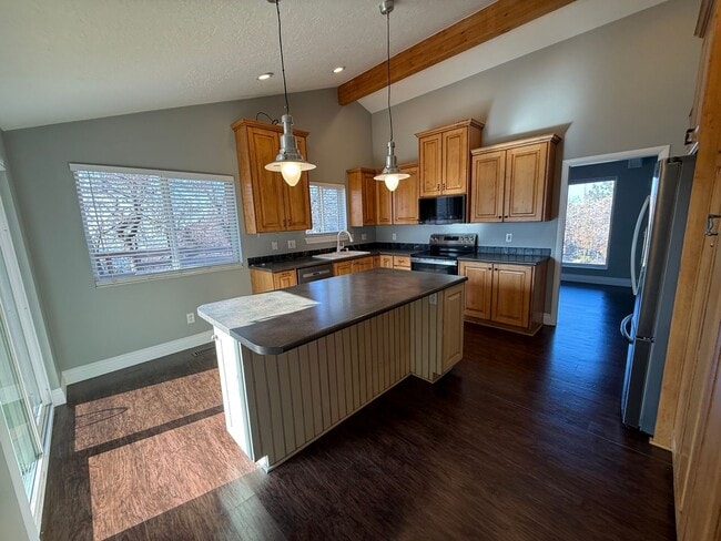 Building Photo - Remodeled 5 bedroom home near Bountiful ridge golf course