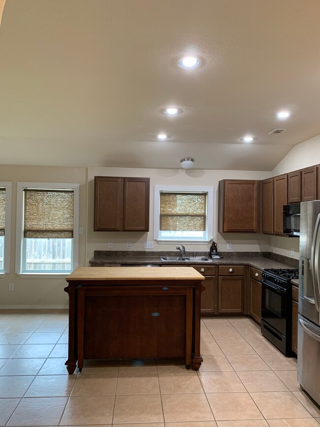 Kitchen - 15327 English River Loop