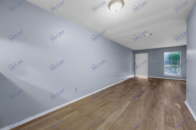 Building Photo - Lovely 2/1 Duplex in Arlington!