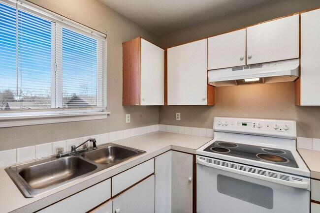 Foto del edificio - Updated 5 Bed 2 Bath House Near Old Town!