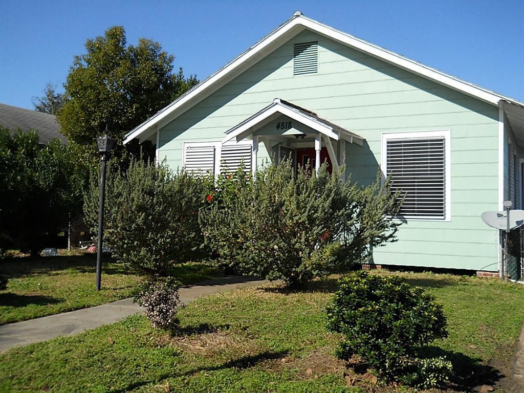 Primary Photo - 4518 Bernardo De Galvez Ave