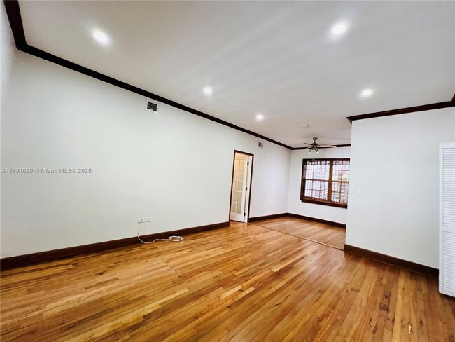 Building Photo - 1470 Lincoln Terrace