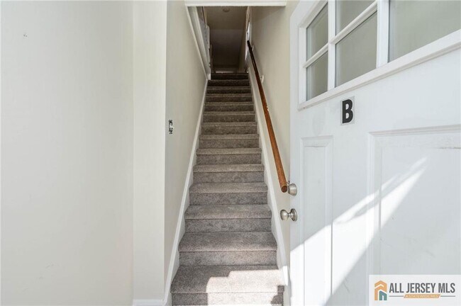 Building Photo - 230 John St