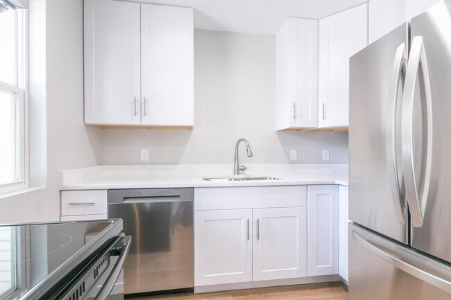 Building Photo - 2414 Commercial Ave