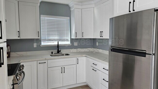 Building Photo - 45 Banchio St