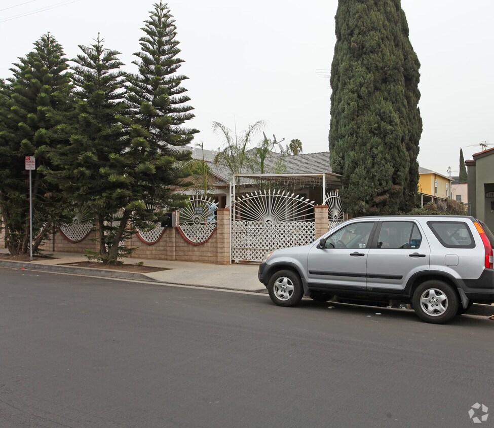 Primary Photo - 1406 N Kenmore Ave
