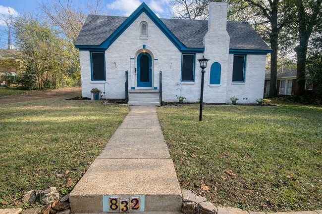 Foto del edificio - 832 S Bois D Arc Ave