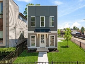 Building Photo - 1802 10th Ave N