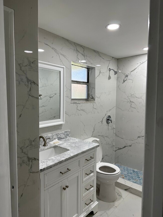 Foto del edificio - 6574 NW 3rd St