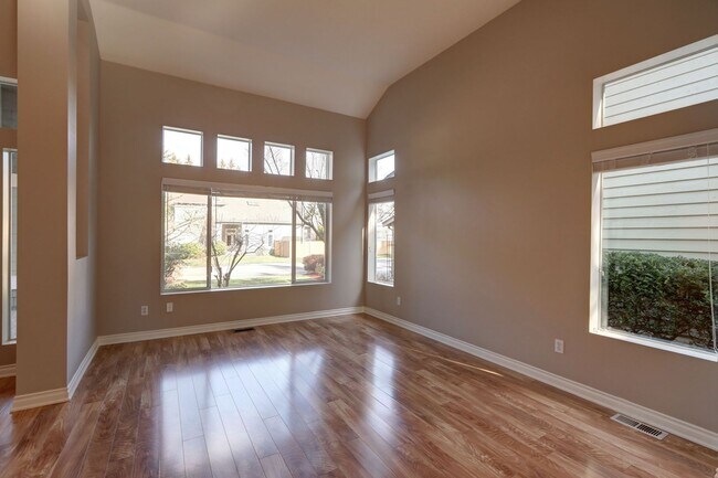 Foto del edificio - Beautiful 3bd, 2.5ba Home in Klahanie Avai...