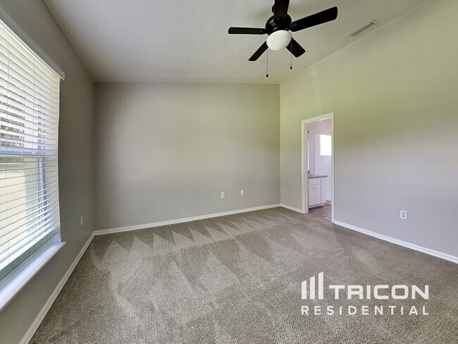 Foto del edificio - 7833 Manor Dr