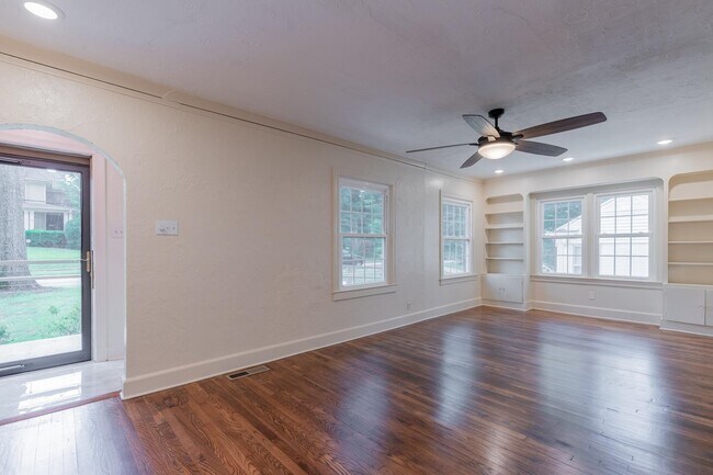 Building Photo - 240 S Greer St