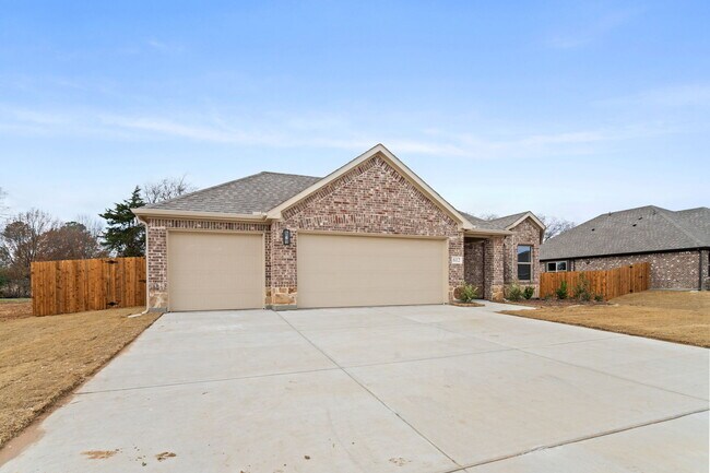 Building Photo - 612 Kyle Dr