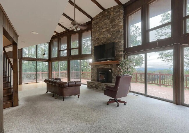 Foto del edificio - Secluded 3 Bedroom Home