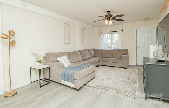 Foto del edificio - 12942 Mosby Ln