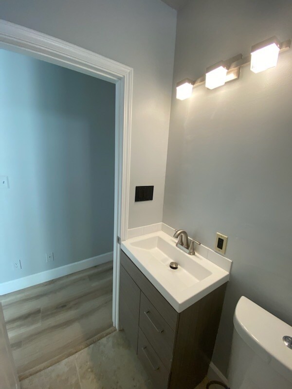 Building Photo - 1413 N Kingsley Dr