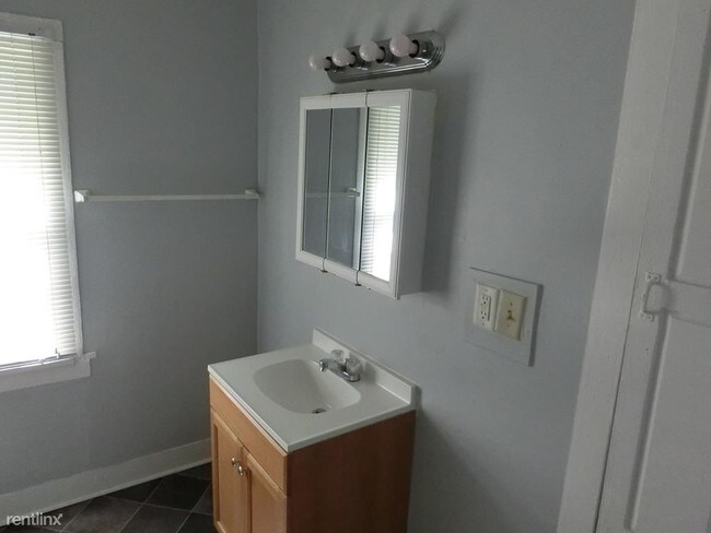 Building Photo - 3 br, 1 bath House - 697 Berkeley Rd