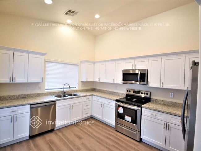 Building Photo - 42148 W Cheyenne Dr